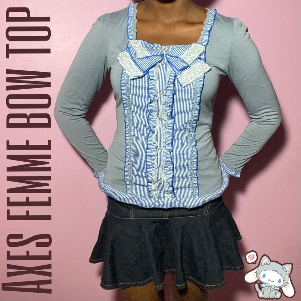 Axes femme bow top it has buttons, lace, and frills.